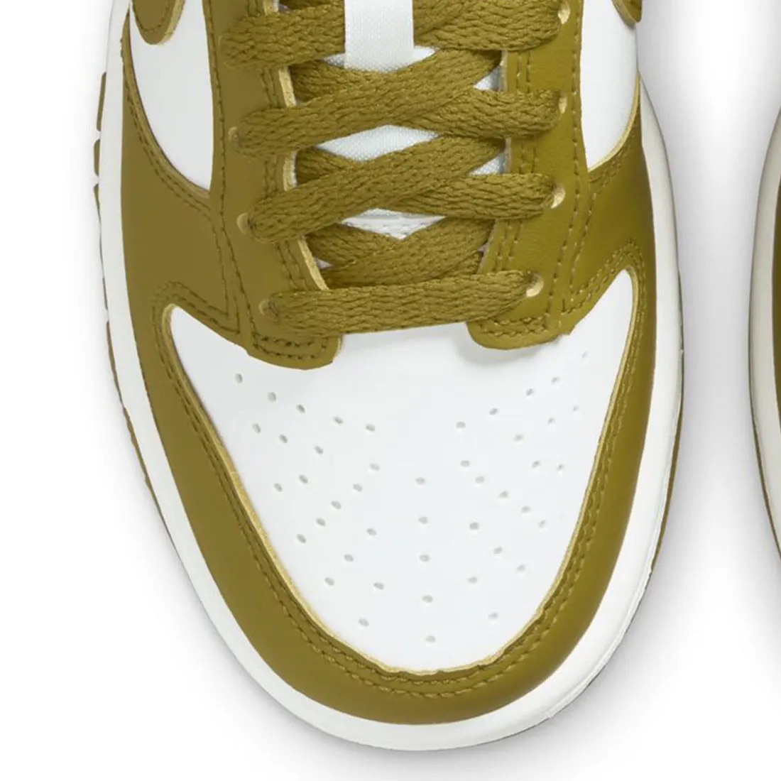 Nike Big Kids Dunk Low (white / pacific moss)