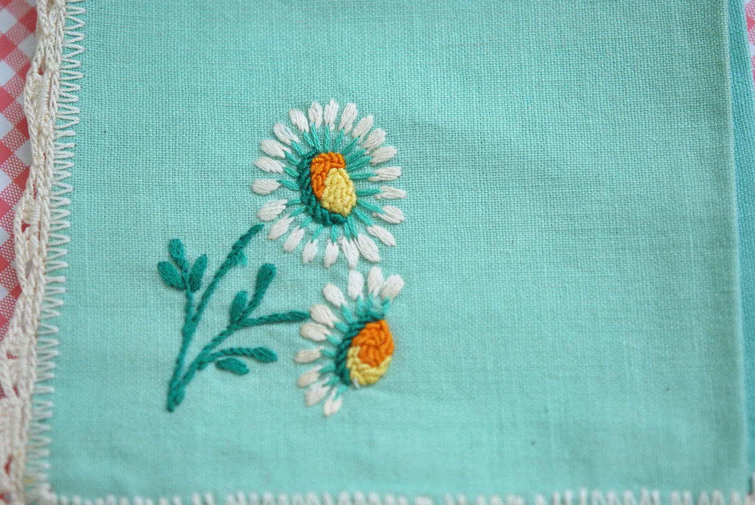 Pretty vintage napkins daisy embroidery