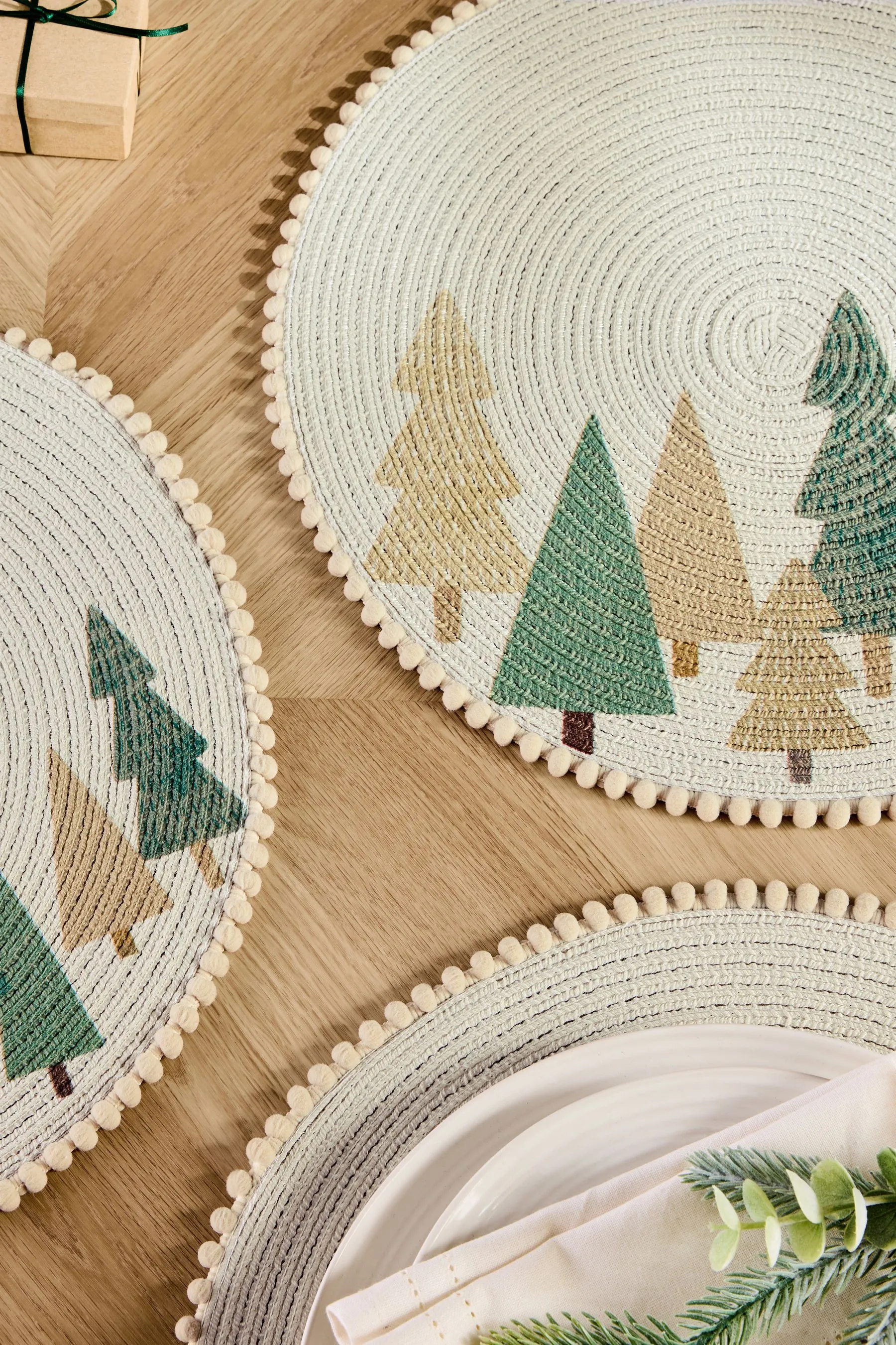 Set of 4 Natural Christmas Tree Printed Placemats