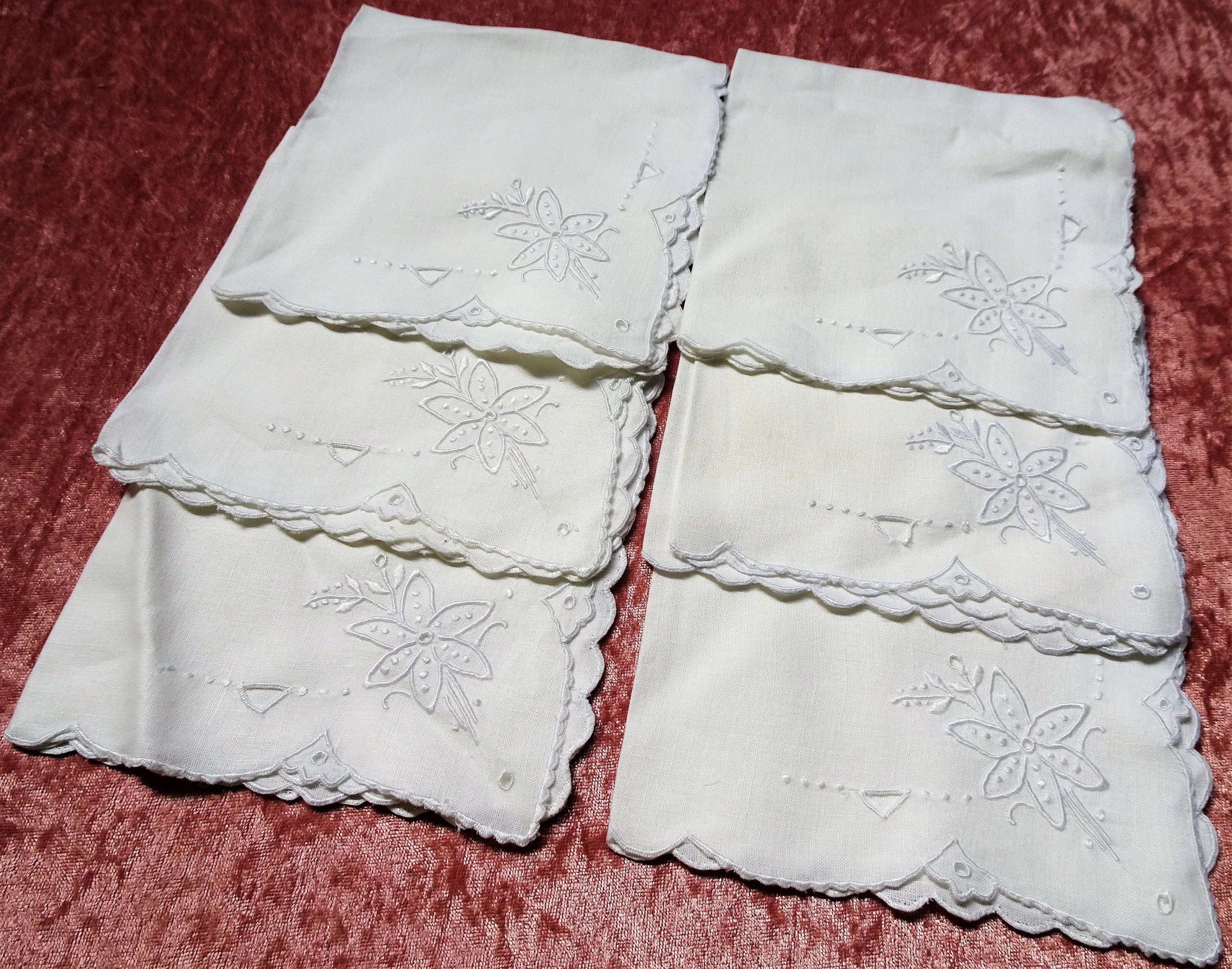 VINTAGE MADEIRA Linen Napkins,Luncheon Tea Time Dinner Napkins Set,Pretty Napkins,Eyelet Cutwork,Dinner Party Linens,Collectible